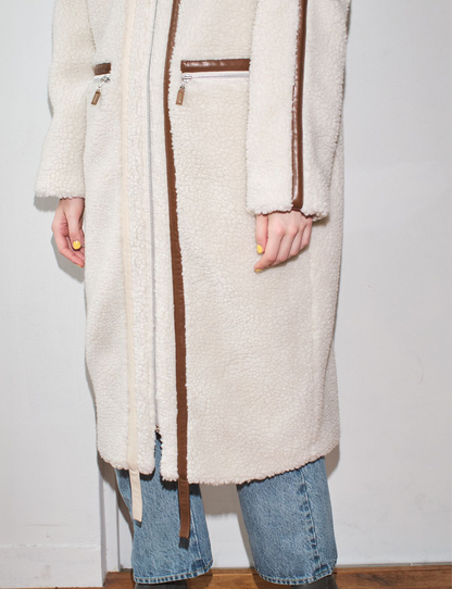 boa tape coat / white