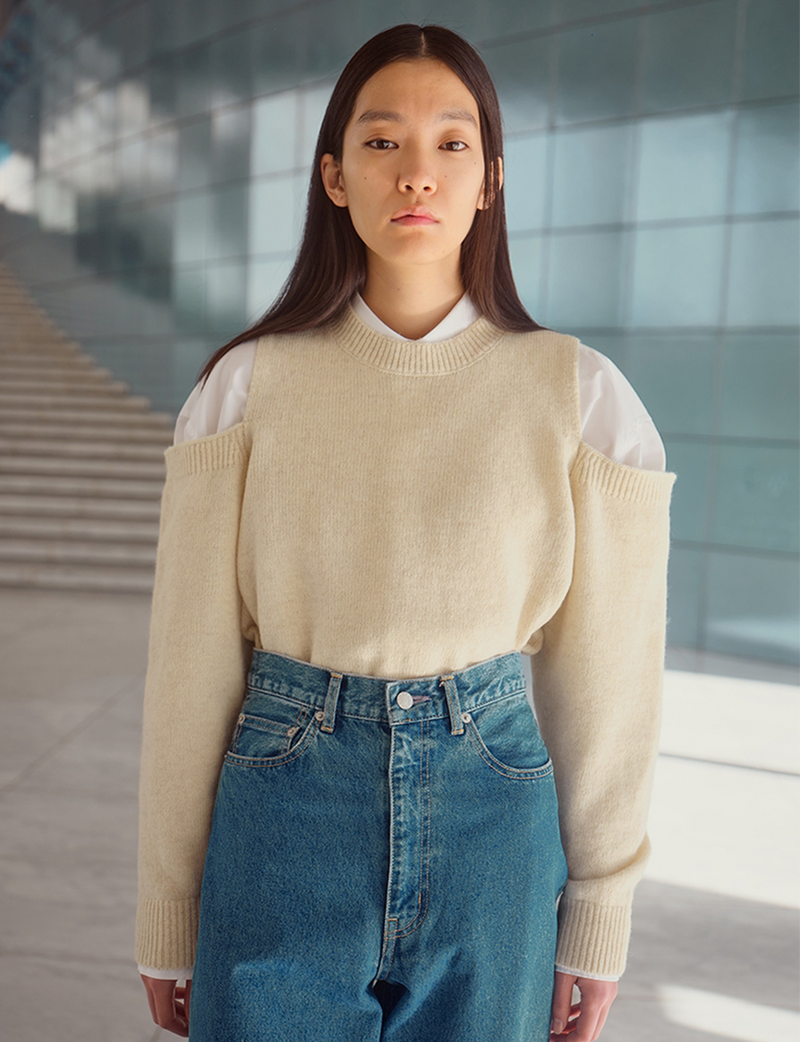 OPEN SHOULDER CREW NECK KNIT