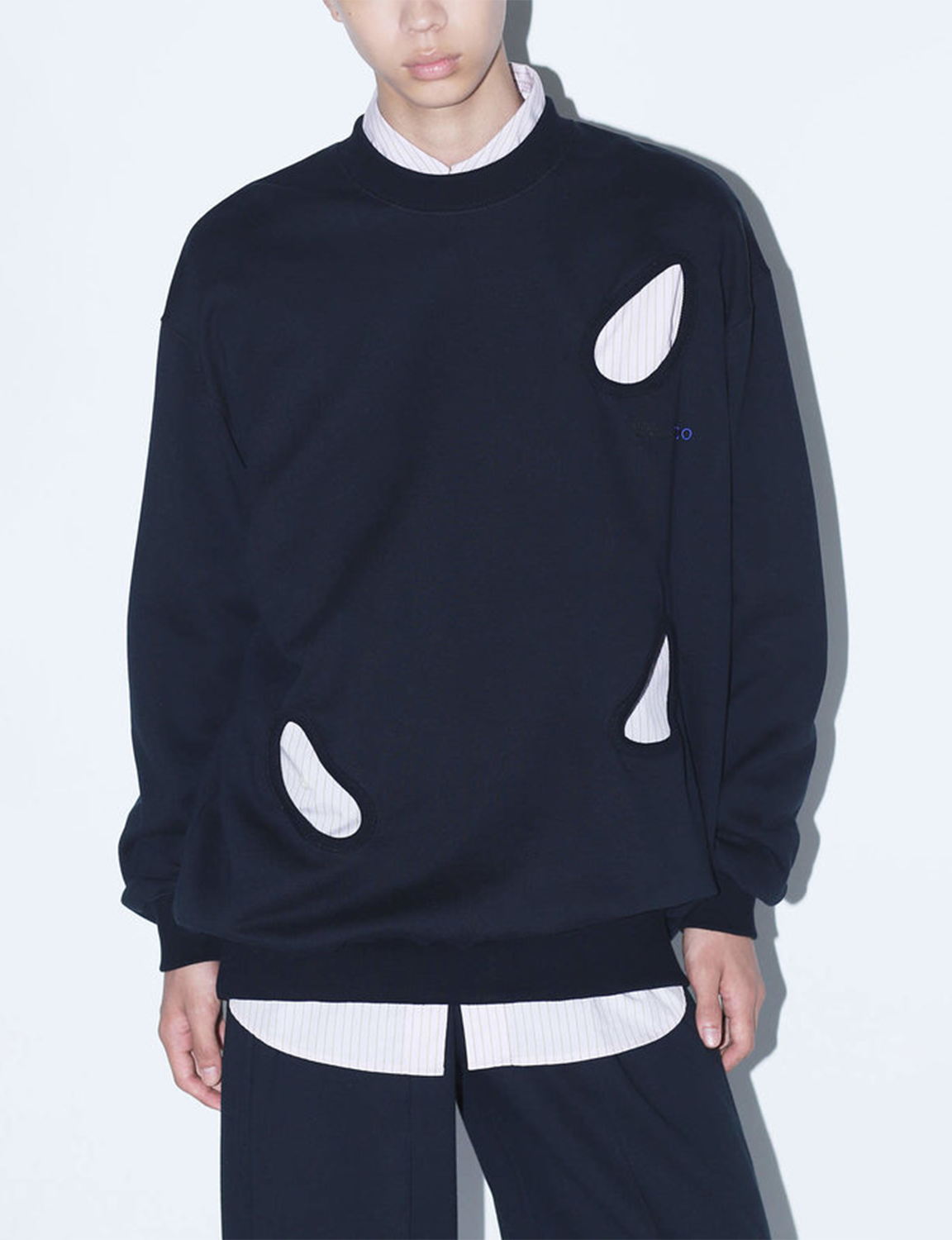 HOLE SWEATSHIRT