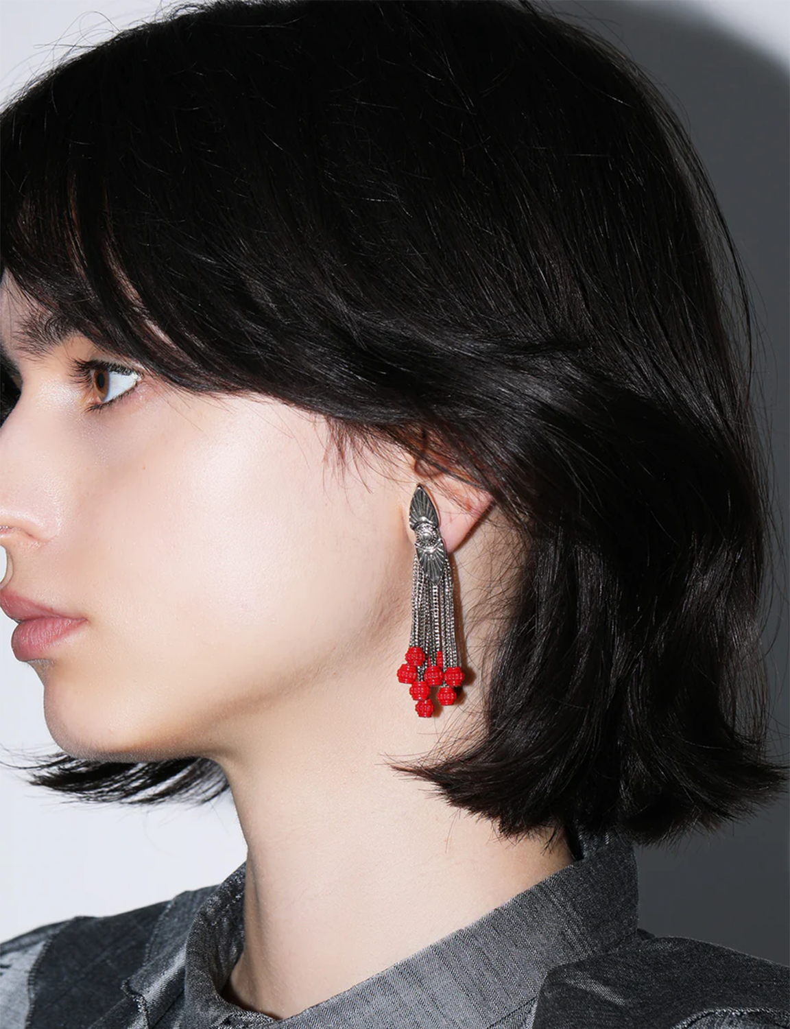 METAL MOTIF EARRINGS